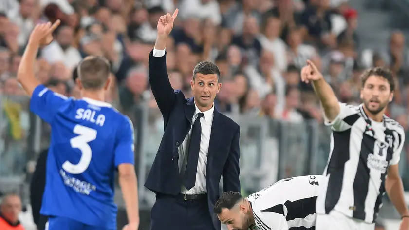Juventus' coach Thiago Motta during the Italian Serie A soccer match Juventus FC vs Como 1907 at the Allianz Stadium in Turin, Italy, 19 August 2024. ANSA/ALESSANDRO DI MARCO