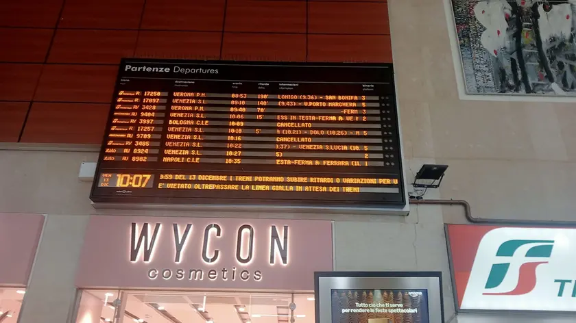 Il tabellone nella stazione di Padova
