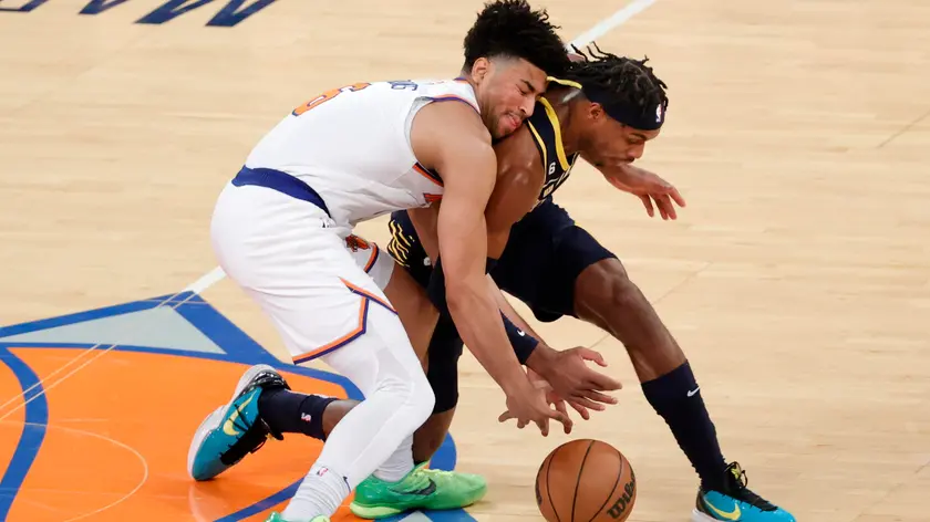 epa10400826 New York Knicks guard Quentin Grimes (L) in action against Indiana Pacers guard Buddy Hield (R) during the second half of the NBA basketball game between the Indiana Pacers and the New York Knicks at Madison Square Garden in New York, New York, USA, 11 January 2023. EPA/JASON SZENES SHUTTERSTOCK OUT