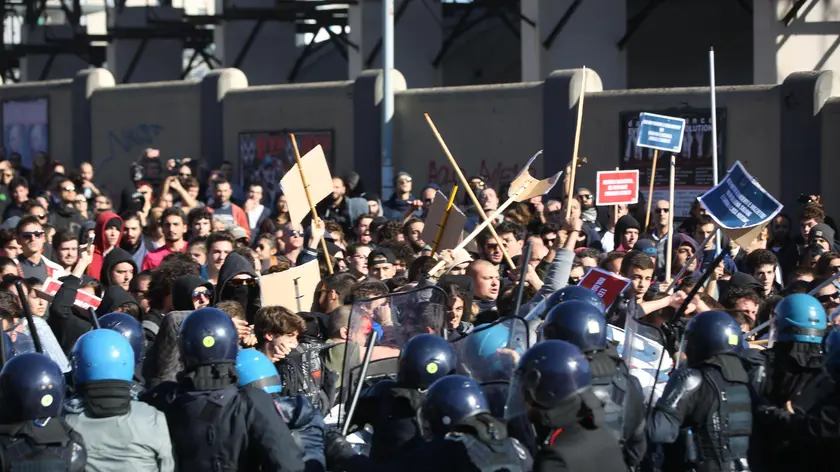 Le cariche della polizia