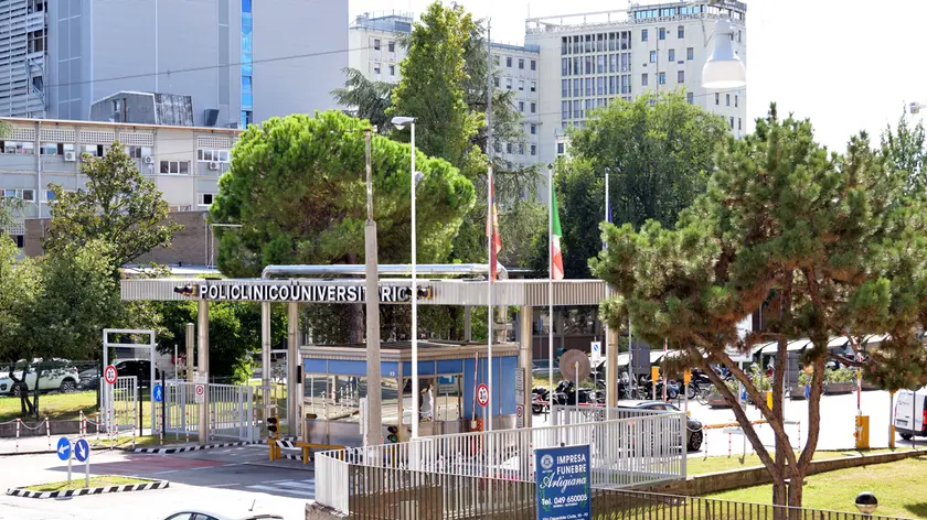 La pensilina d'ingresso dell'ospedale sarà oggetto di un intervento di manutenzione straordinaria
