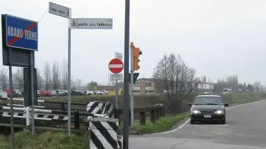 IL PONTE DELLA FABBRICA. Strozza la viabilità fra Abano e Albignasego