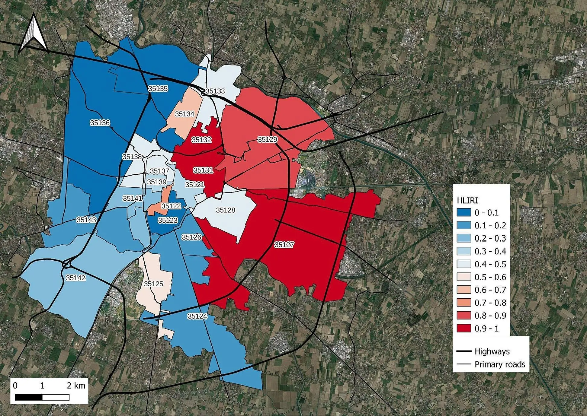 Per le famiglie a basso reddito (meno di 10 mila euro all’anno) le aree critiche - evidenziate nella mappa con colori fra il rosso scuro e il rosso chiaro - sono quelle della zona nord-est della città e della stazione, dove si concentra il maggior numero di nuclei “poveri” e con abitazioni meno attrezzate