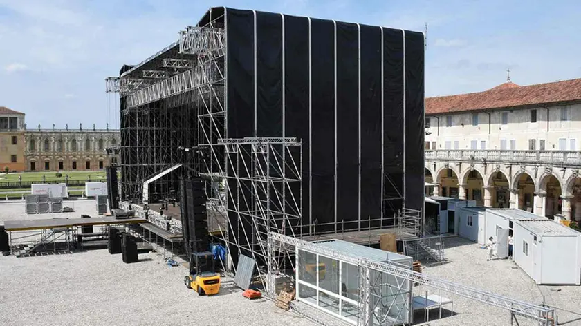 BELLUCO - FOTO PIRAN - PIAZZOLA SUL BRENDA - LAVORI PIAZZA CAMERINI PIAZZOLA
