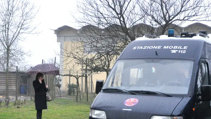 Malagoli, AG. Zangirolami, 30 Gen 16 Tragica morte di Enrico Zanettin, 14 anni, a Bovolente. Nella foto: i CC davanti alla casa dei Zanettin Ph. Zangirolami