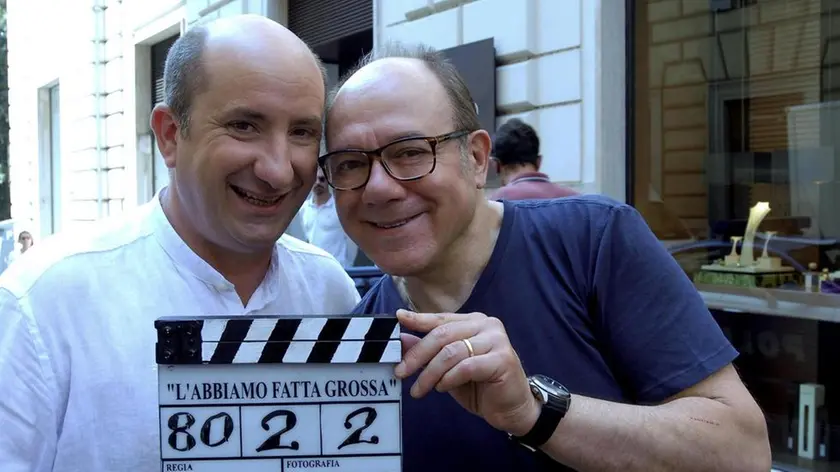 Una foto di scena del film 'L'abbiamo fatta grossa' con la coppia Carlo Verdone-Antonio Albanese. Roma, 6 agosto 2015. ANSA/ US +++ANSA PROVIDES ACCESS TO THIS HANDOUT PHOTO TO BE USED SOLELY TO ILLUSTRATE NEWS REPORTING OR COMMENTARY ON THE FACTS OR EVENTS DEPICTED IN THIS IMAGE; NO ARCHIVING; NO LICENSING+++