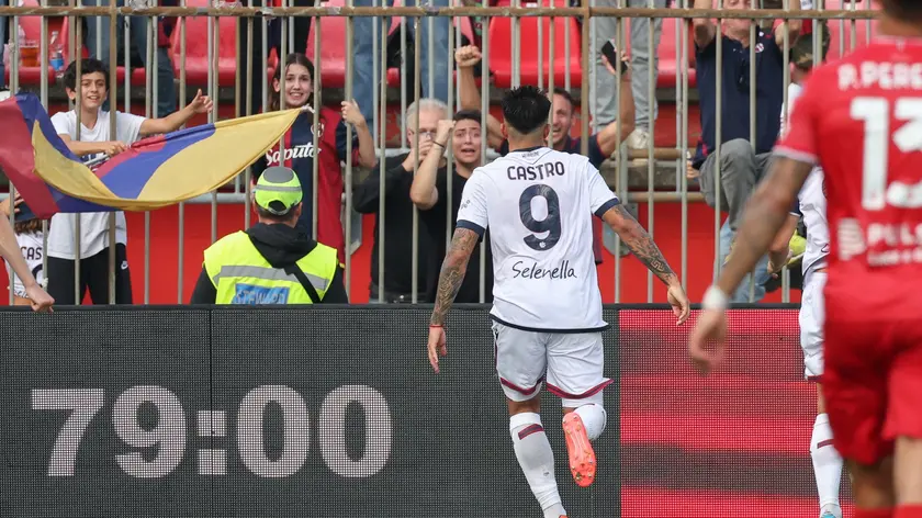 Bologna FC's forward Santiago Castro jubilates after scoring goal during the Italian Serie A soccer match between AC Monza and Bologna FC at U-Power Stadium in Monza, Italy, 22 September 2024. ANSA / ROBERTO BREGANI
