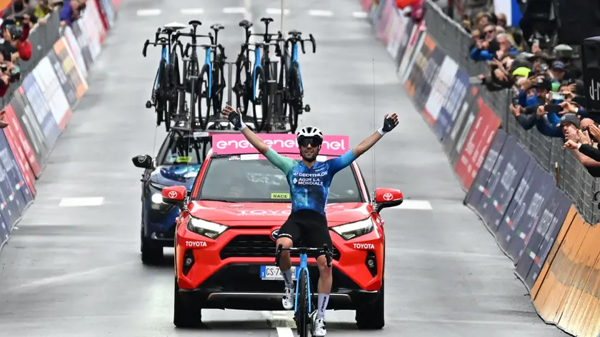 Italian rider Andrea Vendrame of Decathlon Ag2r La Mondiale Team to cross the finish line and win the 19th stage of the 107 Giro d'Italia 2024, cycling race over 157 km from Mortegliano to Sappada, Italy, 24 May 2024. ANSA/LUCA ZENNARO