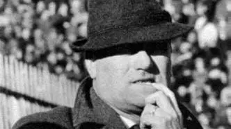 - IL PARON. Nereo Rocco in un tipico atteggiamento: e' l'allenatore piu' amato