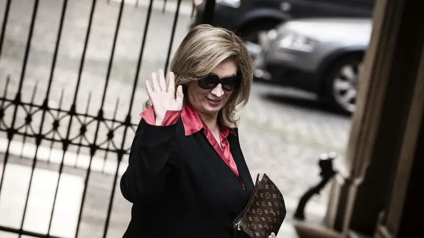 L'Europarlamentare del Pdl Iva Zanicchi arriva a palazzo Grazioli per un pranzo con l'ex premier Silvio Berlusconi, Roma, 11 ottobre 2013. ANSA/ANGELO CARCONI