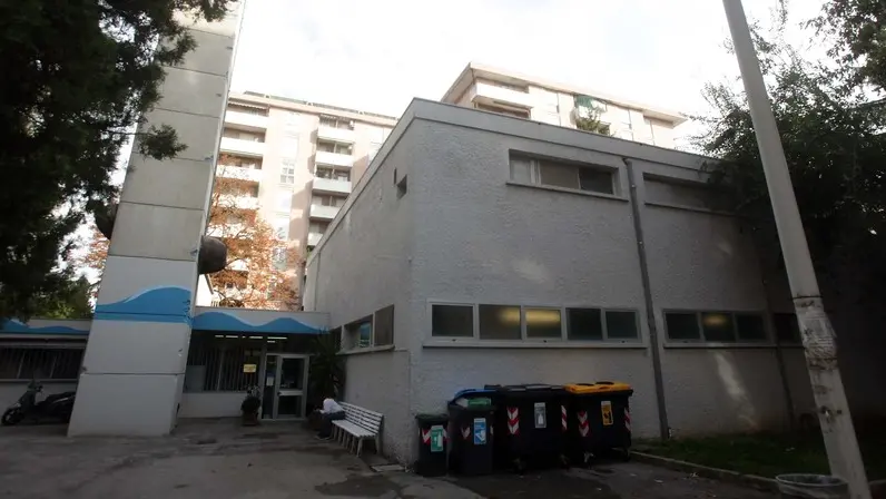 MARIAN-AGENZIA BIANCHI-PADOVA - PISCINE VIA TIRANA