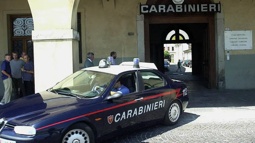 PD 09/98/2000 RESTELLO GM - CARABINIERI X CONF. STAMPA RECUPERO ECSTASY MALAGOLI USCITA DI UNA PATTUGLIA