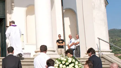 Lozzo Atestino 11/09/2012 Funerale di Luca Ponzin morto di SLA Venerdi notte 07/09/2012 Nella foto: l'arrivo della bara bianca ph zangirolami