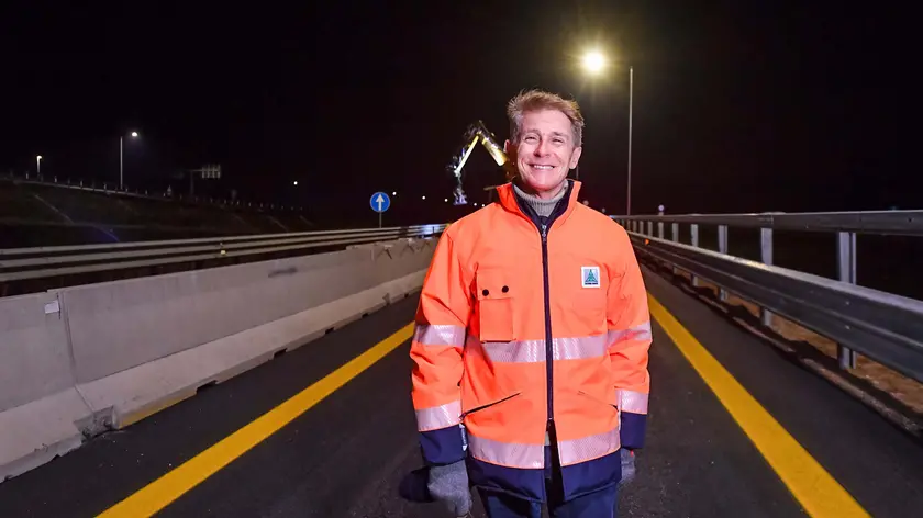 Enrico Razzini sul cantiere del cavalcavia della Udine-Trieste