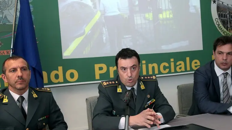 FERRO - AGENZIA BIANCHI - PADOVA - CONFERENZA STAMPA GDF. DA DX: LETTERA, PUZZU, DI POL