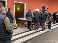 La cerimonia in obitorio per il capo rom