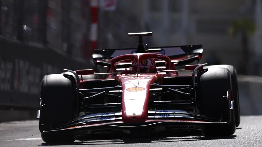 epa11371468 Scuderia Ferrari driver Charles Leclerc of Monaco in action during the Formula One Grand Prix of Monaco on the Circuit de Monaco ractrack in Monte Carlo, Monaco, 26 May 2024. EPA/ANNA SZILAGYI