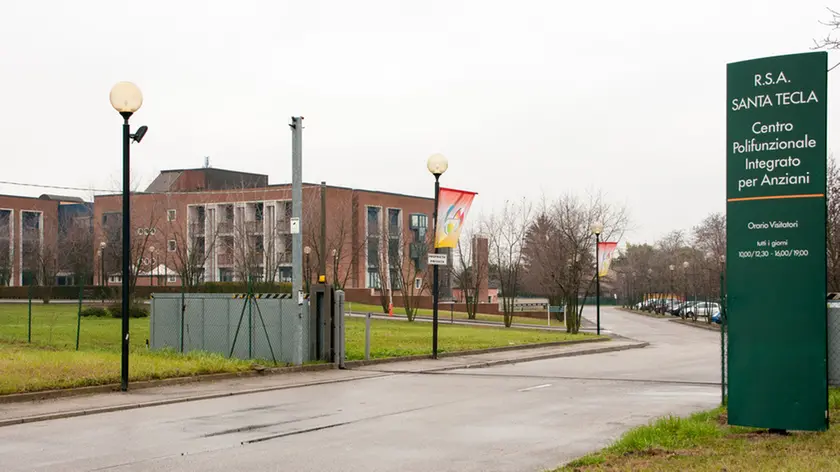 Este, 04.01.2014 Cartello di "strada privata" all'inizio di via Pra, dove sorge la casa di riposo S. Tecla. Nella foto: panoramiche dell'istituto