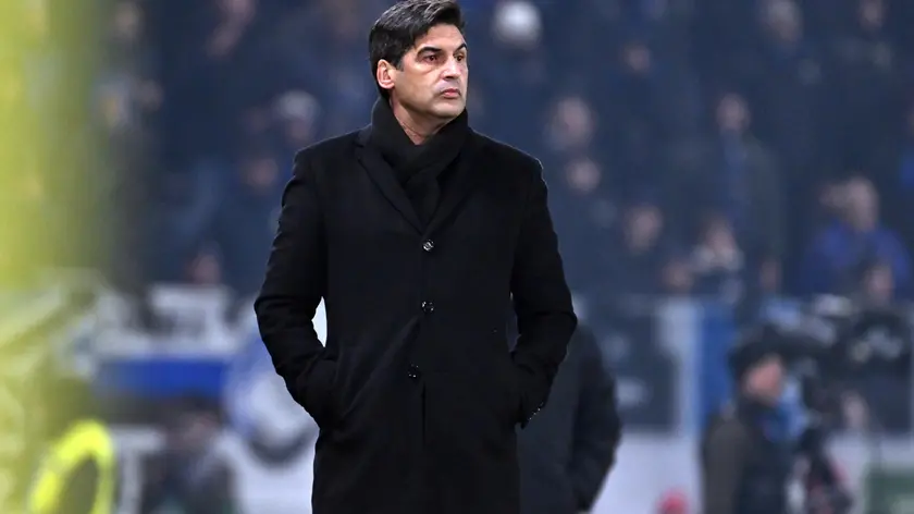 epa11761057 Milan's coach Paulo Fonseca looks on during the Italian Serie A soccer match between Atalanta BC and AC Milan, in Bergamo, Italy, 06 December 2024. EPA/MICHELE MARAVIGLIA