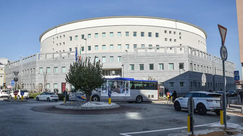 SBRISSA-AGENZIA BIANCHI-PADOVA-ESTERNI TRIBUNALE DI PADOVA