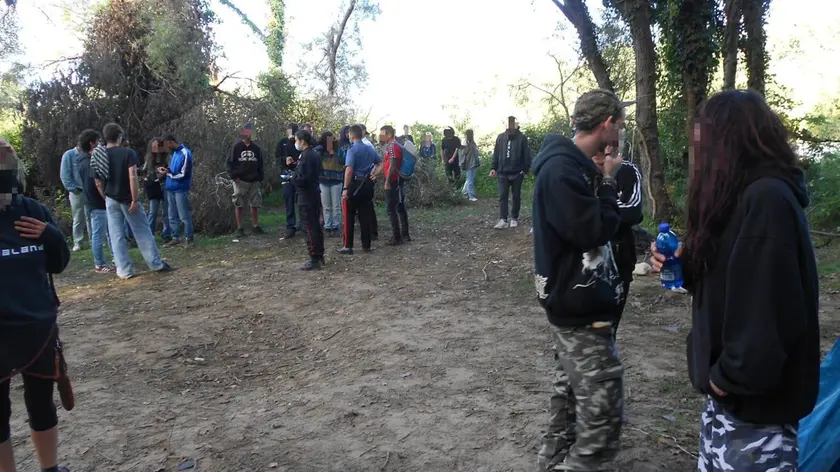 I controlli dei carabinieri al rave lungo il fiume Brenta a Santa Croce Bigolina di Cittadella