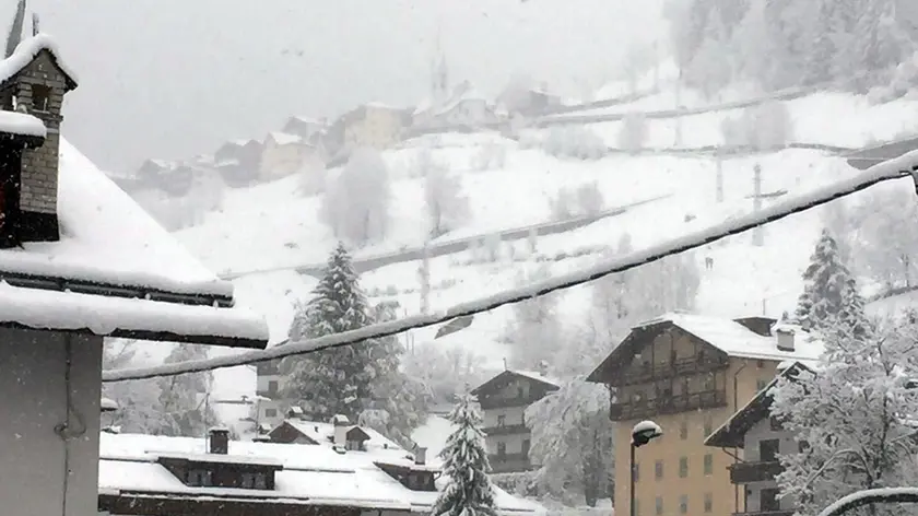 Neve sulle Dolomiti. ANSA/ANTONELLA SCHENA