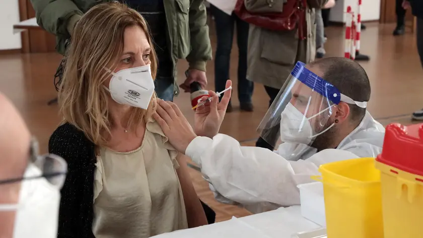 zago agenzia foto film villorba vaccinazione docenti e personale scolastico