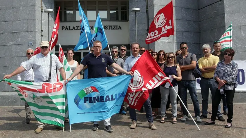 BASCHIERI-AGENZIA BIANCHI-PADOVA.SIT IN SINDACATI IN TRIBUNALE