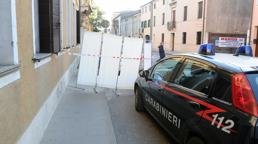 Cesaro Ag. Zangirolami, Monselice, 24 Gen 17 Suicidio al centro servizi per anziani di Monselice. Nella foto:il copro coperto dal paravento