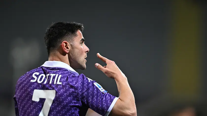 Fiorentina's foward Riccardo Sottil celebrate after scoring a goal during Serie A soccer match ACF Fiorentina vs US Sassuolo at Artemio Franchi Stadium in Florence, Italy, 28 April 2024 ANSA/CLAUDIO GIOVANNINI