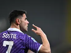 Fiorentina's foward Riccardo Sottil celebrate after scoring a goal during Serie A soccer match ACF Fiorentina vs US Sassuolo at Artemio Franchi Stadium in Florence, Italy, 28 April 2024 ANSA/CLAUDIO GIOVANNINI