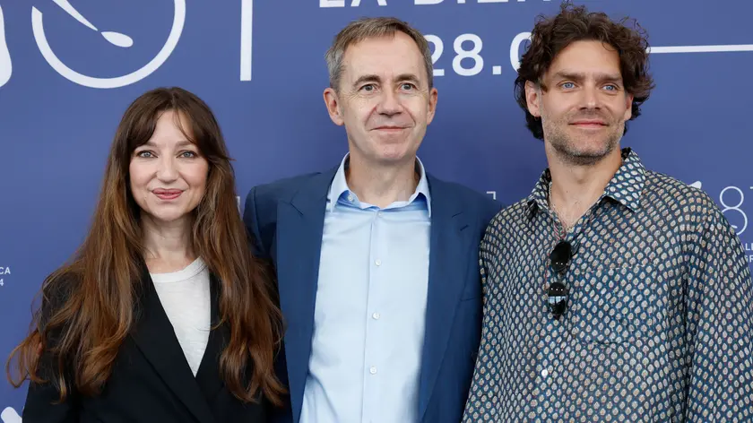 (L-R) Andrea Braein Hovig, Dag Johan Haugerud and Tayo Cittadella Jacobsen pose at a photocall of ‘Kjaerlighet (Love)’ at the 81st annual Venice International Film Festival, in Venice, Italy, 06 September 2024. The movie is presented in the official competition 'Venezia 81' at the festival running from 28 August to 07 September 2024. ANSA/FABIO FRUSTACI