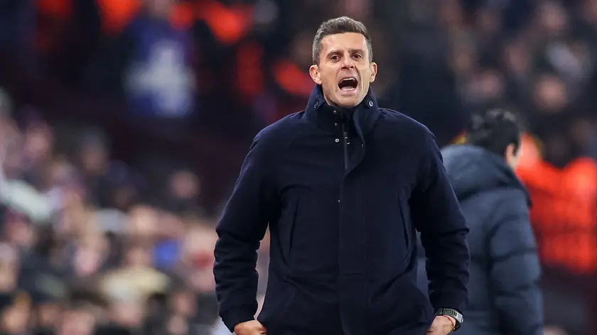 epa11744528 Juventus head coach Thiago Motta reacts during the UEFA Champions League match between Aston Villa and Juventus in Birmingham, Great Britain, 27 November 2024. EPA/ADAM VAUGHAN