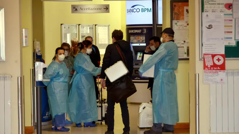 Health workers, doctors and nurses work inside the Codogno Civic Hospital, near Lodi, where the Emergency Room has been closed as a precautionary measure, 21 February 2020. The first six people have been infected with the coronavirus in Italy, all in Lombardy, regional health councillor Giulio Gallera said Friday. Gallera urged people to stay at home and avoid social contact. .ANSA/ MAURIZIO MAULE/ FOTOGRAMMA