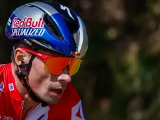 epa11591272 Slovenian rider and overall leader Primoz Roglic of Red Bull-BORA-hansgrohe team in action during the 20th stage of the Vuelta a Espana cycling race over 172 km from Villarcayo to Picon Blanco, Spain, 07 September 2024. EPA/JAVIER LIZON