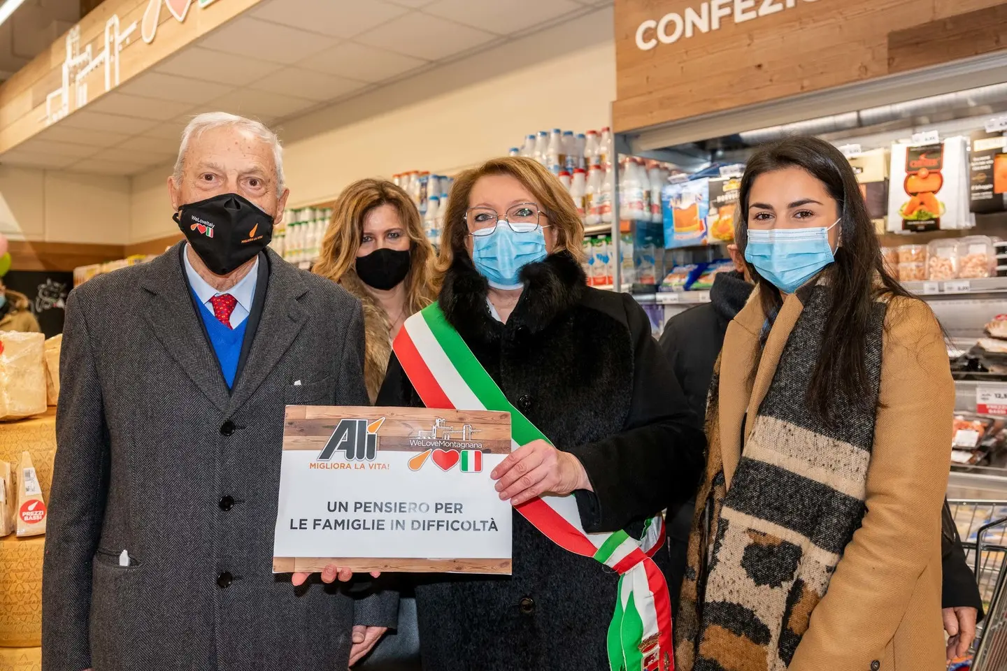 Montagnana (PD), 21 gennaio 2021. Inaugurazione Supermercato Ali a Montagnana. Nella Foto: Loredana Borghesan (al centro), sindaco di Montagnana assieme a Francesco Canella (a sinistra) e il nuovo vice sindaco di Montagnana Giulia Marchioro (a destra)