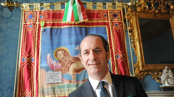 REGIONI: VENETO; INSEDIATO NUOVO PRESIDENTE LUCA ZAIA Il neopresidente della regione Veneto Luca Zaia durante la cerimonia di insediamento stamane, 13 aprile 2010, a palazzo Balbi sede del governo regionale, a Venezia. Andrea Merola/ANSA /DBA