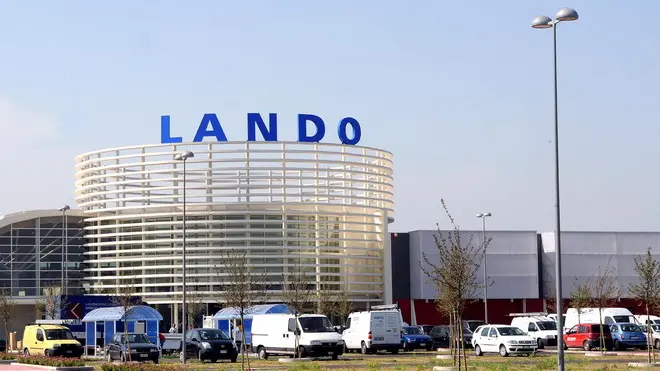 Belluco Prossima apertura nuovo centro comm.le Iperlando sulla monselicemare, nel conselvano. Nella foto: l'ingresso principale