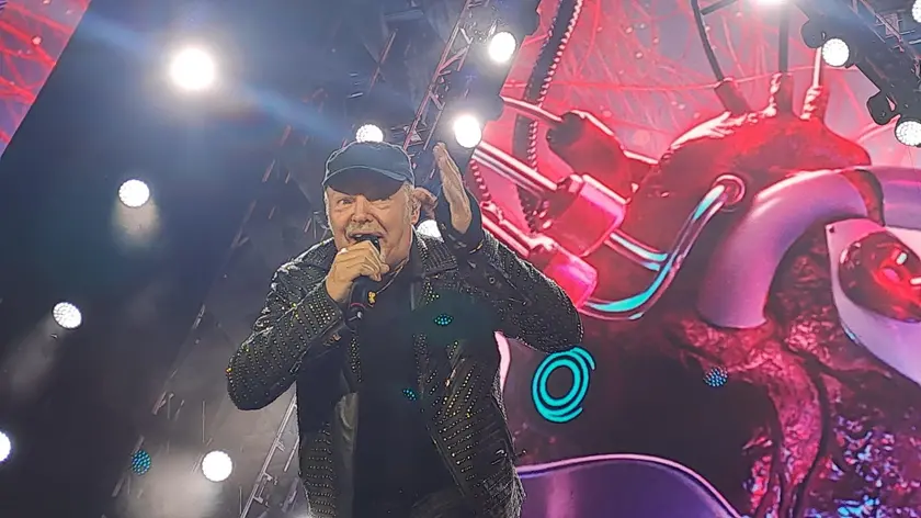 Vasco Rossi durante il concerto di ieri sera allo stadio San Nicola di Bari, 26 giugno 2024. Il cantautore replicherà oggi e poi ancora il 29 e 30 giugno. ANSA / Vincenzo Chiumarulo /// Vasco Rossi during his concert at San Nicola stadium, in Bari, Italy, 26 June 2024. The Italian singer-songwriter will repeat today and then again on 29 and 30 June. ANSA / Vincenzo Chiumarulo
