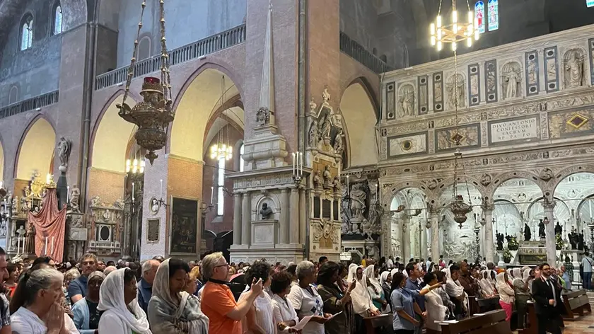 Fedeli da tutto il mondo per la Tredicina e la festa del Santo