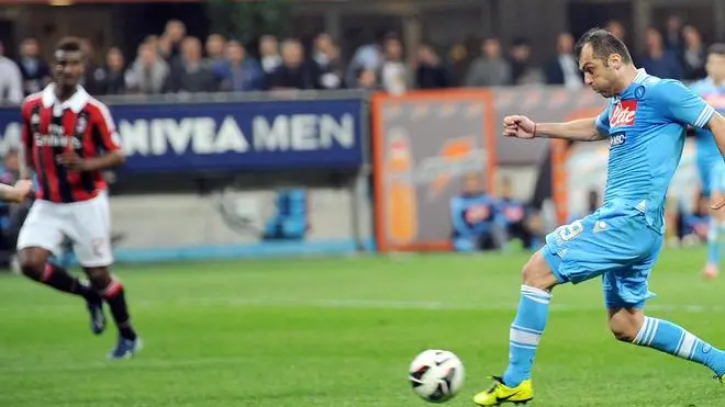 Napoli forward Goran Pandev scores the 1-1 goal during the Serie A soccer match between AC Milan and Napoli at the Guseppe Meazza stadium in Milan, Italy, 14 April 2013, ANSA/DANIEL DAL ZENNARO