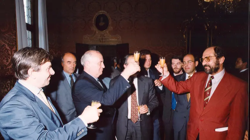 Un brindisi in occasione della visita ufficiale di Gorbaciov in Veneto nel 1993