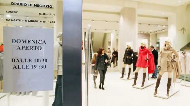 SALMASO - MULTA A BENETTON APERTO DOMENICA SALMASO - MULTA A BENETTON APERTO DOMENICA