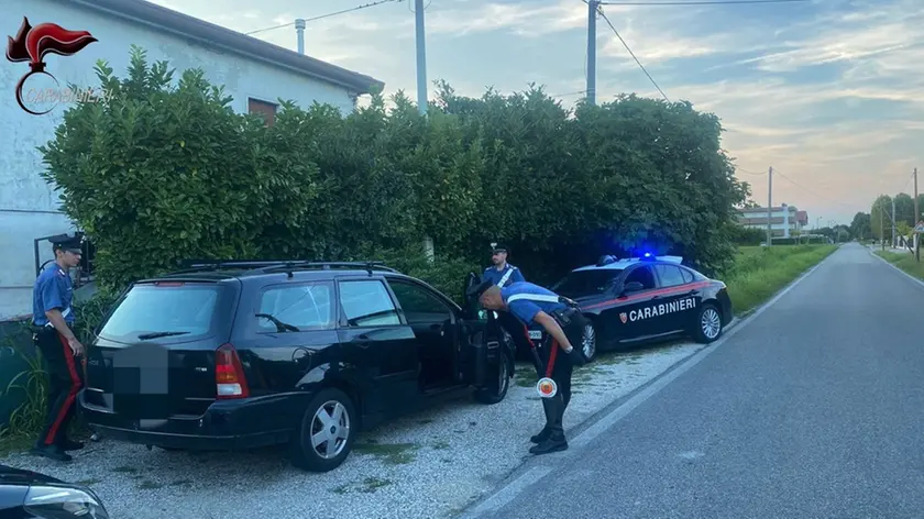 I controlli dei carabinieri sull'auto del sequestro