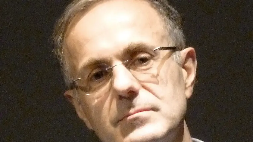 L'attore Roberto Citran durante la presentazione della piece teatrale dal titolo 'Se non ci sono altre domande' di Paolo Virzi', oggi 10 marzo 2011 al Teatro Eliseo a Roma. Paolo Virzi' esordisce al teatro, ma resta alla fine un regista di cinema. Quella che potrebbe sembrare una contraddizione e' tutta in questa piece presentata stamani a Roma, dal titolo 'Se non ci sono altre domande' e con protagonista principale Silvio Orlando. ANSA / FRANCESCO GALLO