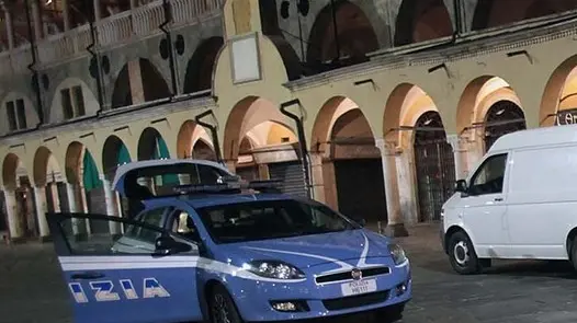 FERRO - AGENZIA BIANCHI - PADOVA - POLIZIA IN PIAZZA DELLE ERBE DOPO RISSA