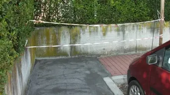 NASTRO ANTI-URINA. Il muretto viene spesso lordato
