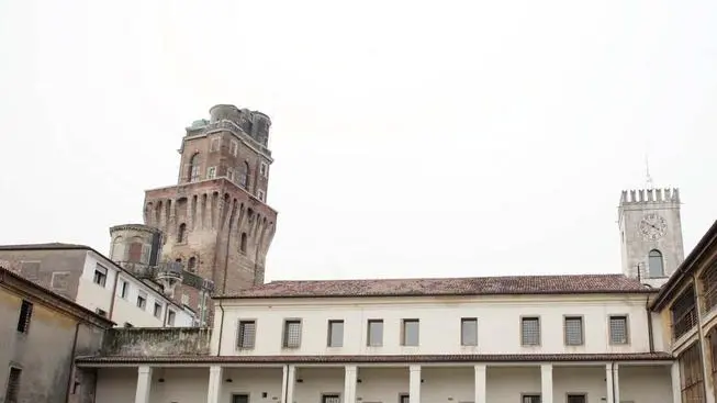 CARRAI - PRESENTAZIONI LAVORI CASTELLO CARRARESI CARRAI - PRESENTAZIONI LAVORI CASTELLO CARRARESI - LA FORTEZZA. Il Castello Carrarese fu costruito dall'architetto Nicolo' della Bellanda che lo ultimo' nel 1378 dopo soli quattro anni di lavori