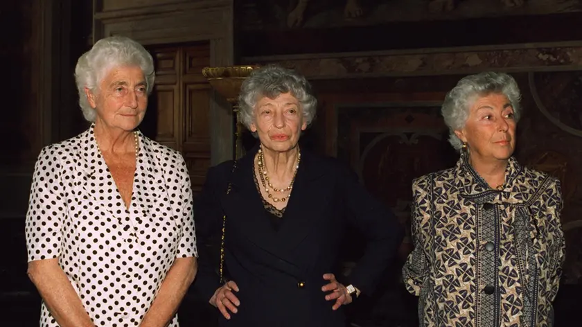 Clara Agnelli (al centro) con Susanna Agnelli (a sinistra) e Maria Sole Agnelli