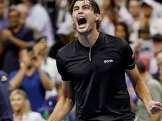 epaselect epa11590656 Taylor Fritz of the United States reacts after defeating Frances Tiafoe of the United States during their semifinal match of the US Open Tennis Championships at the USTA Billie Jean King National Tennis Center in Flushing Meadows, New York, USA, 06 September 2024. The US Open tournament runs from 26 August through 08 September. EPA/JOHN G. MABANGLO